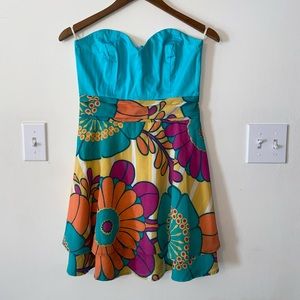 Strapless Judith March patterned dress